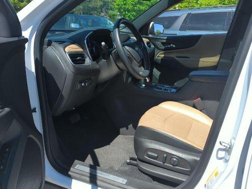 Iridescent Pearl Tricoat 2023 Chevrolet Equinox Premier w/1LZ
