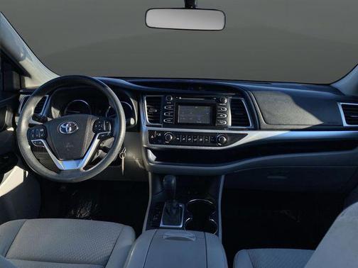 2015 Toyota Highlander LE