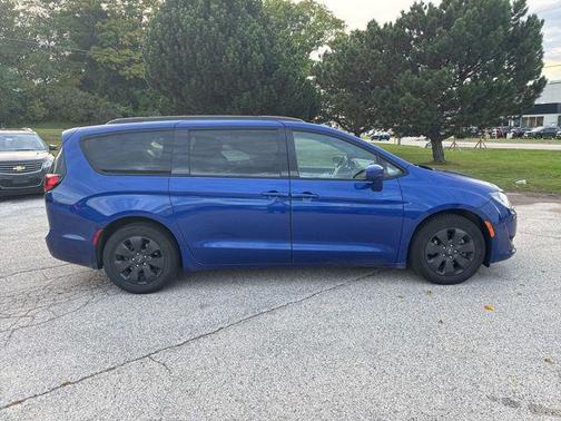 2020 Chrysler Pacifica Hybrid Touring L