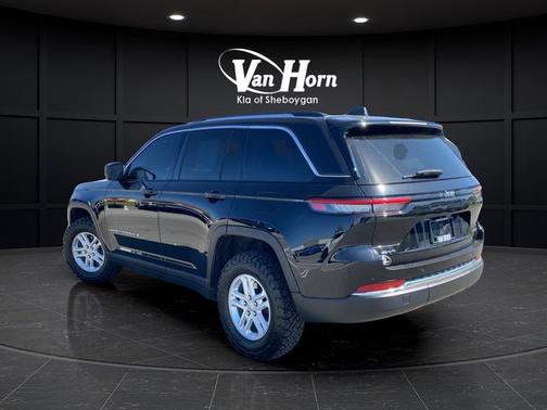 Diamond Black Crystal Pearlcoat 2023 Jeep Grand Cherokee Laredo