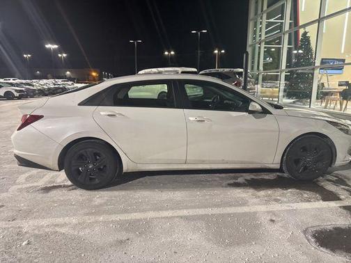 2021 Hyundai ELANTRA SEL