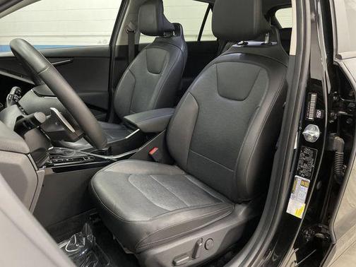 2023 Kia Niro SX