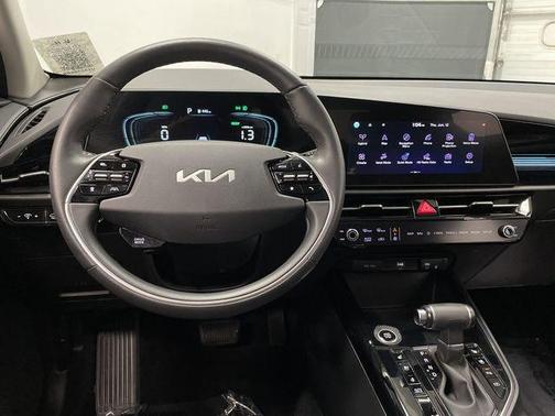 2023 Kia Niro SX