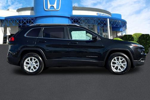 Brilliant Black Crystal Pearlcoat 2014 Jeep Cherokee Latitude