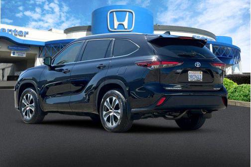 2025 Toyota Highlander XLE