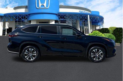 2025 Toyota Highlander XLE