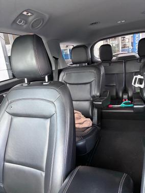 Rapid Red Metallic Tinted Clearcoat 2023 Ford Explorer XLT