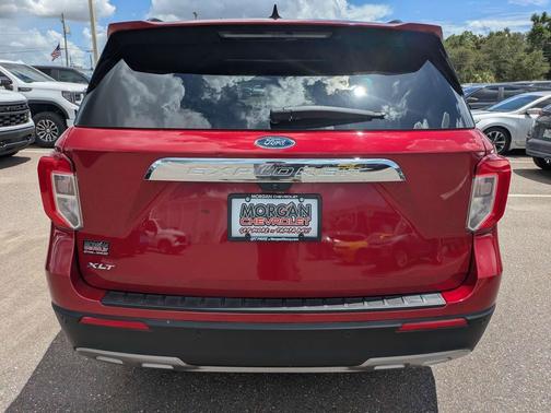 Rapid Red Metallic Tinted Clearcoat 2023 Ford Explorer XLT