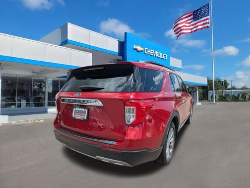 Rapid Red Metallic Tinted Clearcoat 2023 Ford Explorer XLT