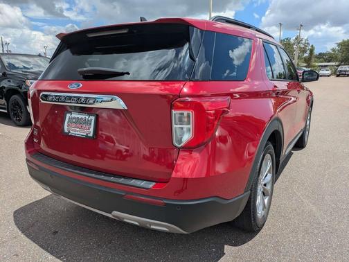 Rapid Red Metallic Tinted Clearcoat 2023 Ford Explorer XLT