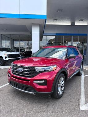 Rapid Red Metallic Tinted Clearcoat 2023 Ford Explorer XLT