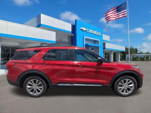 Rapid Red Metallic Tinted Clearcoat 2023 Ford Explorer XLT