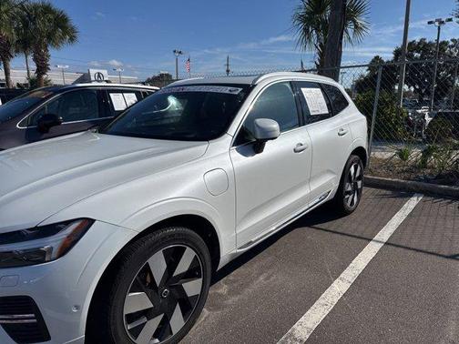 2023 Volvo XC60 Recharge Plug-In Hybrid T8 Ultimate Bright Theme