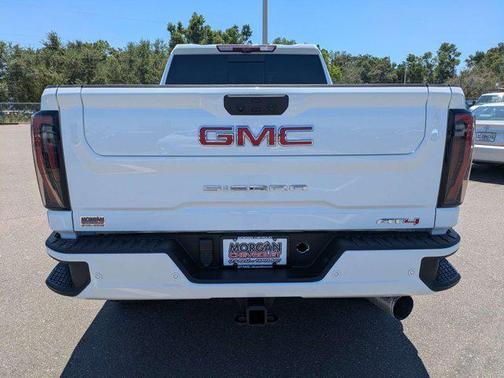 Summit White 2024 GMC Sierra 2500 AT4