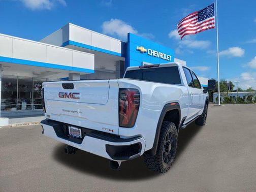 Summit White 2024 GMC Sierra 2500 AT4
