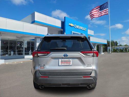 2022 Toyota RAV4 Hybrid XLE