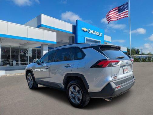 2022 Toyota RAV4 Hybrid XLE