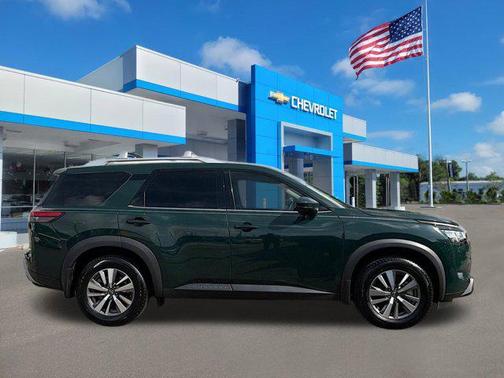 2023 Nissan Pathfinder SL FWD