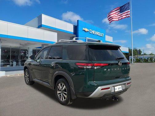 2023 Nissan Pathfinder SL FWD