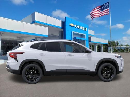 Summit White 2026 Chevrolet Trax FWD ACTIV