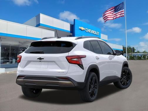 Summit White 2026 Chevrolet Trax FWD ACTIV