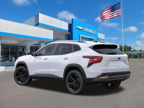 Summit White 2026 Chevrolet Trax FWD ACTIV