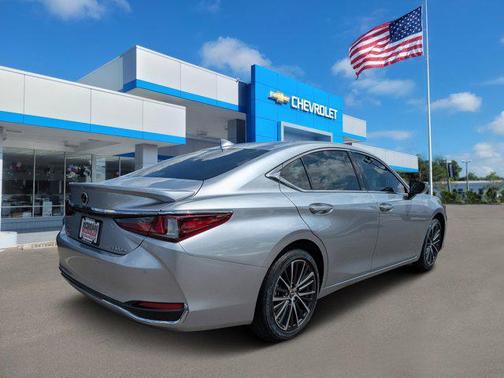 2023 Lexus ES 300h Base