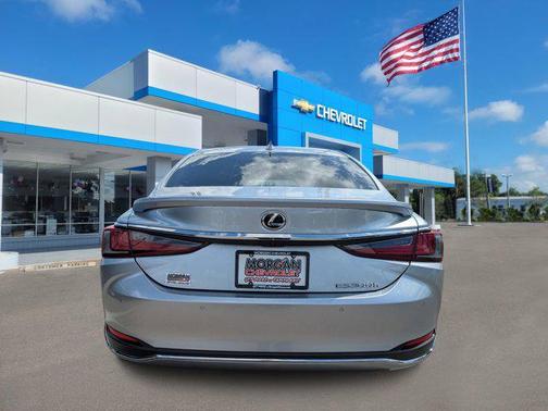2023 Lexus ES 300h Base