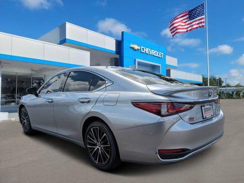 2023 Lexus ES 300h Base