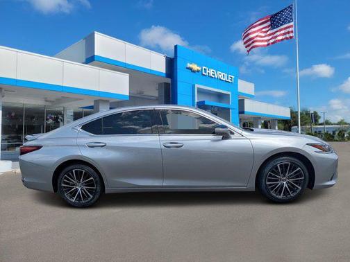 2023 Lexus ES 300h Base