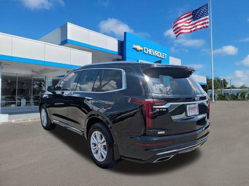 2022 Cadillac XT6 Luxury FWD