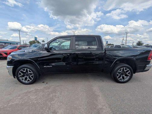 Diamond Black Crystal Pearlcoat 2025 RAM 1500 Laramie