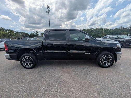 Diamond Black Crystal Pearlcoat 2025 RAM 1500 Laramie