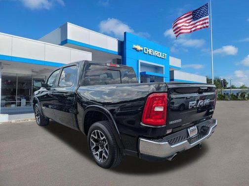 Diamond Black Crystal Pearlcoat 2025 RAM 1500 Laramie