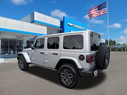 2024 Jeep Wrangler 4-Door Sahara 4x4