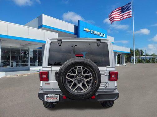 2024 Jeep Wrangler 4-Door Sahara 4x4