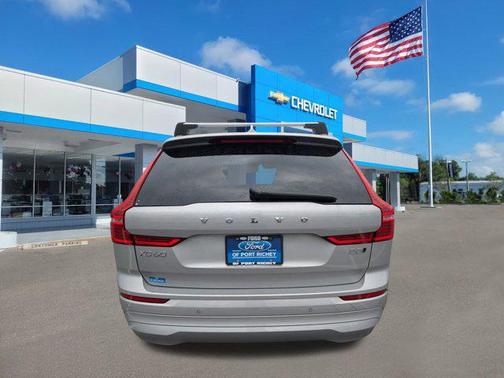 2022 Volvo XC60 B5 Momentum