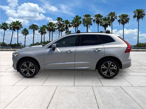 2022 Volvo XC60 B5 Momentum
