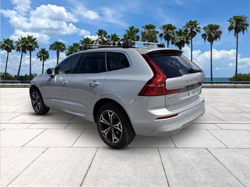 2022 Volvo XC60 B5 Momentum