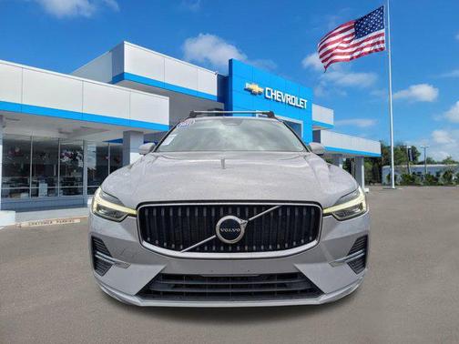 2022 Volvo XC60 B5 Momentum