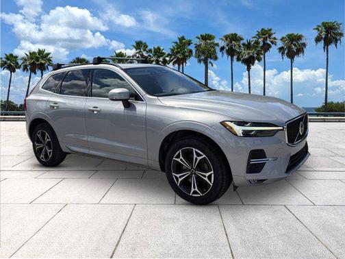 2022 Volvo XC60 B5 Momentum