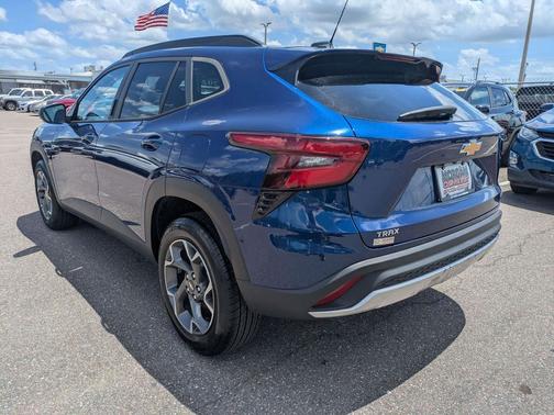 Blue Glow Metallic 2024 Chevrolet Trax LT