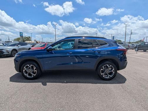 Blue Glow Metallic 2024 Chevrolet Trax LT