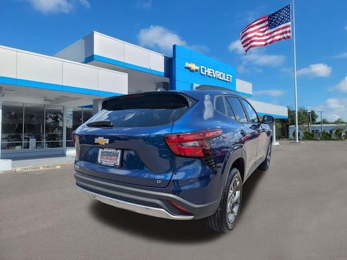 Blue Glow Metallic 2024 Chevrolet Trax LT