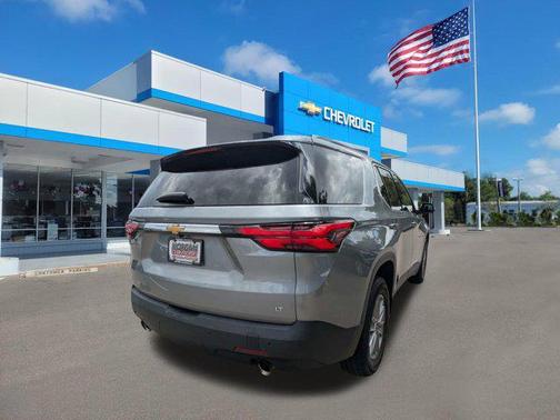 Sterling Gray Metallic 2023 Chevrolet Traverse LT Cloth
