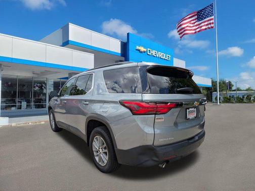 Sterling Gray Metallic 2023 Chevrolet Traverse LT Cloth