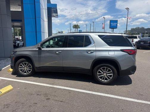 Sterling Gray Metallic 2023 Chevrolet Traverse LT Cloth