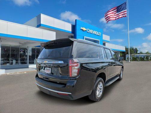 2023 Chevrolet Suburban LT