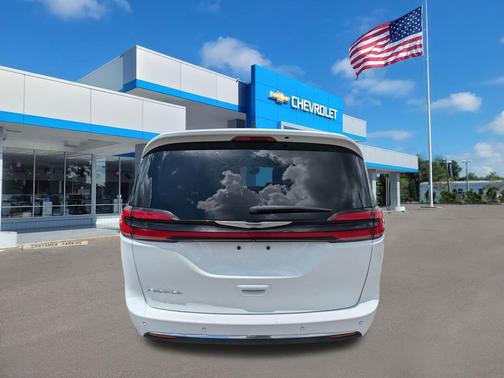 Bright White Clearcoat 2023 Chrysler Pacifica Touring L