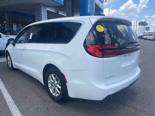 Bright White Clearcoat 2023 Chrysler Pacifica Touring L